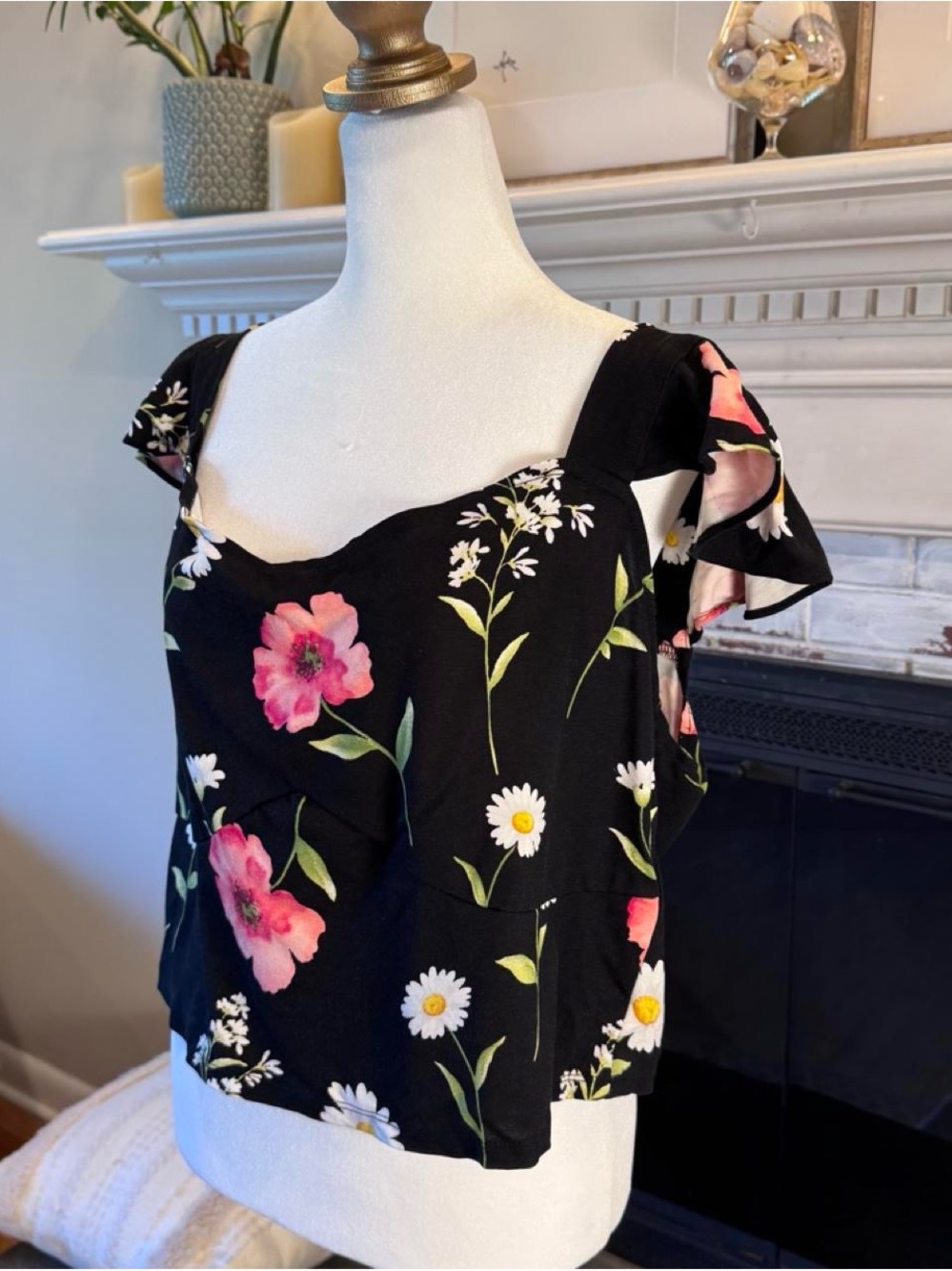 Forever 21+ 3X Black Floral Flutter Sleeve Crop Top NWT